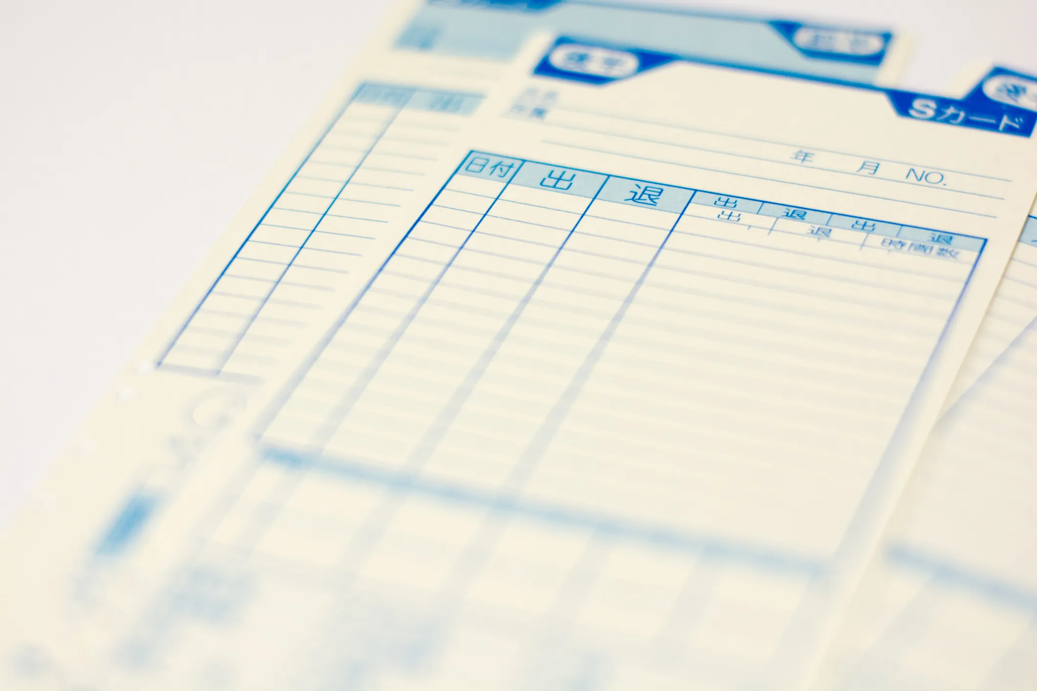 【社労士監修】タイムカード・出勤簿がない会社は違法？残業代は出る？厚労省ガイドラインを解説