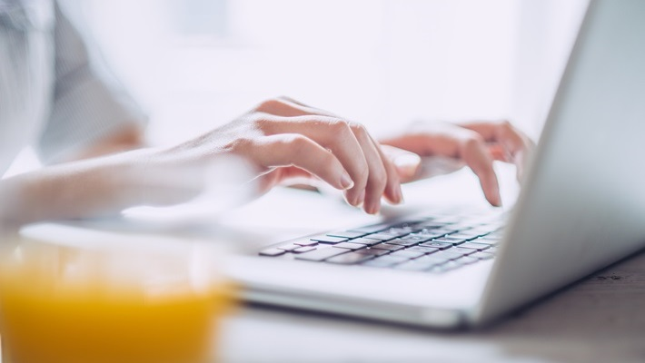 就業規則に沿った勤怠管理システムの運用方法と導入時にチェックすべきこと