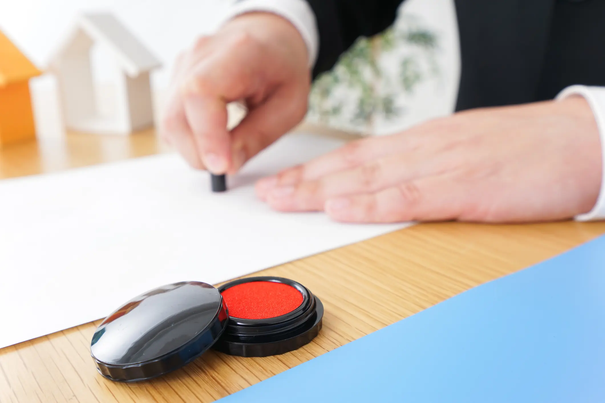 請求書に印鑑は必要？印鑑の種類や電子印鑑の法的効力についても解説