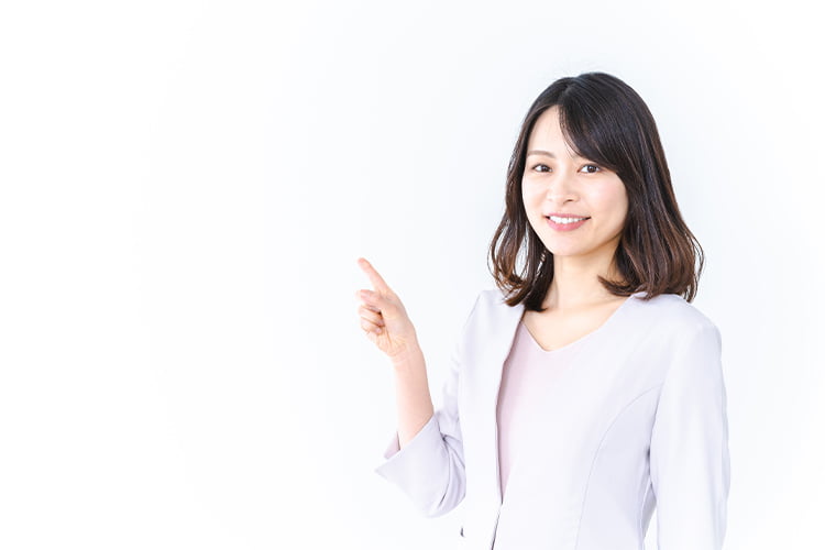 システム導入をおすすめする女性 