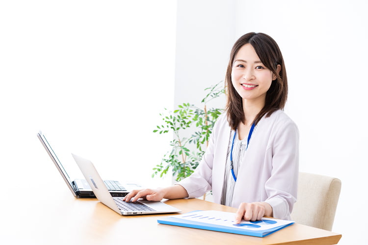 経理担当の女性