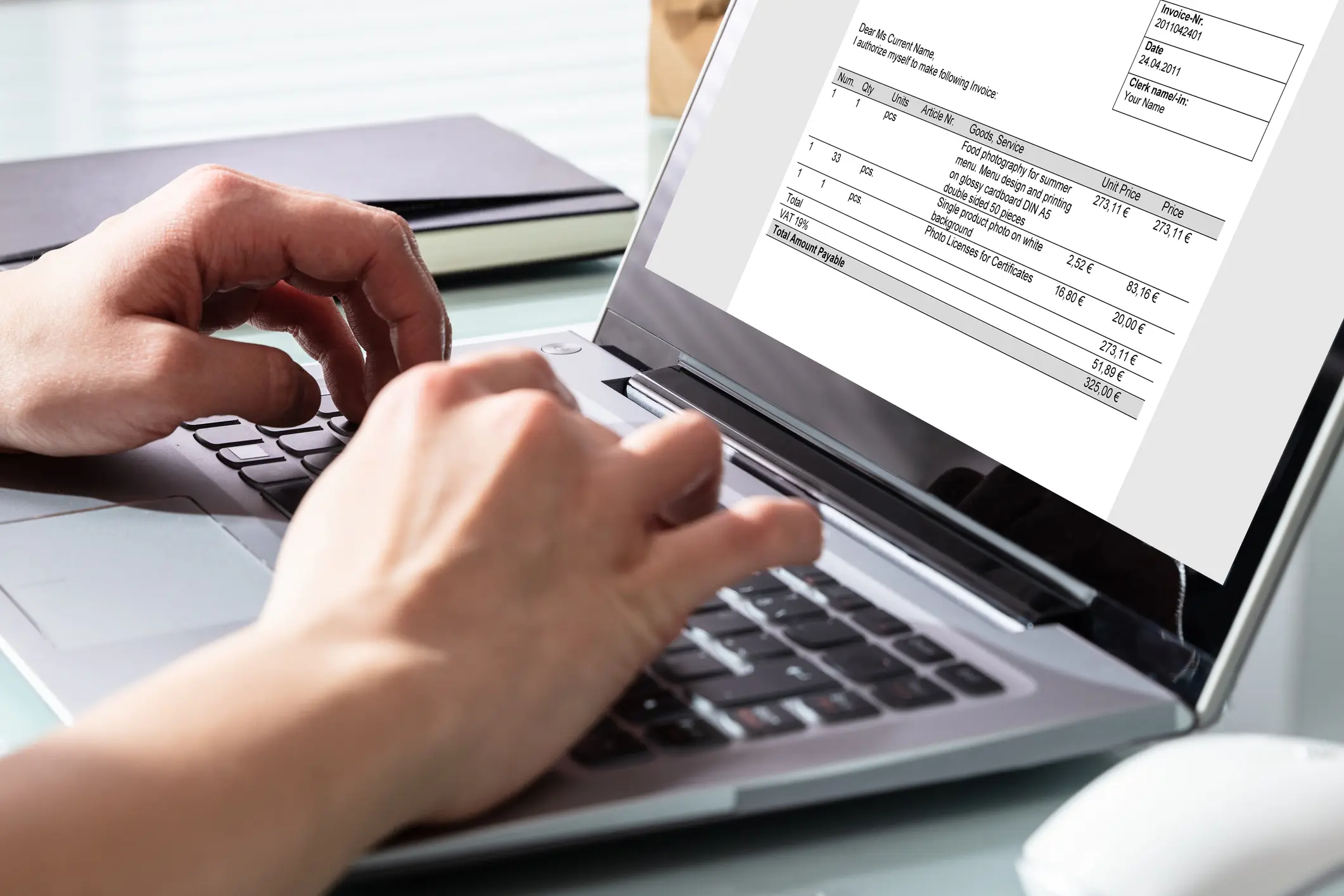 WEB請求書を導入するメリットは？普及の背景や切り替え時の注意点も解説
