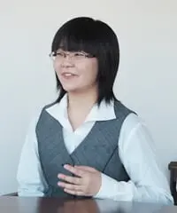 管理部総務課　戸川 由里絵様