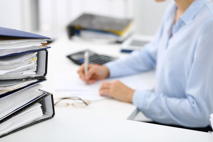 経費精算とは？基礎から業務フロー・課題・解決策まで徹底解説【事例あり】