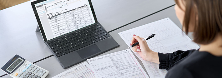 経費精算をアウトソーシングするメリットは？経理の負担を軽減する方法