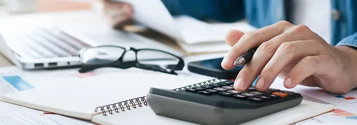 勘定科目「前払費用」の仕訳例！翌期への振替や短期・長期の使い分け