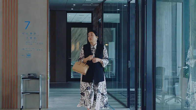 楽楽精算の新テレビCM「経理部だけ昭和」篇ストーリー_その1