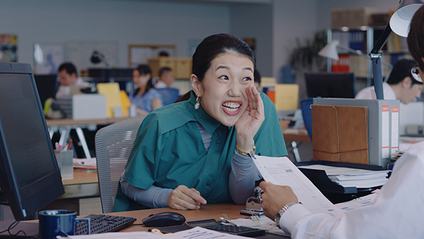 楽楽精算の新テレビCM「経理部だけ昭和」篇ストーリー_その2